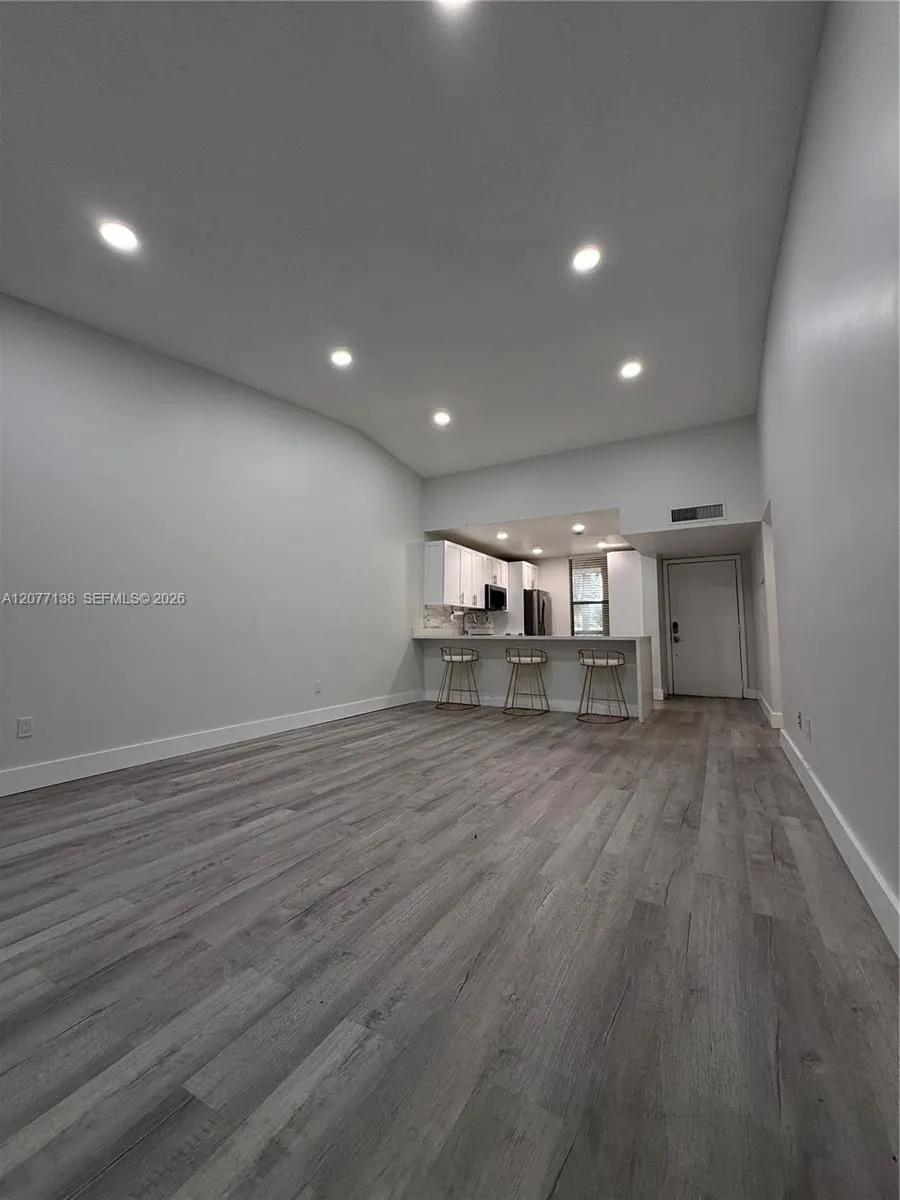 40 NW 76th ave #205-1 Plantation, FL 33324