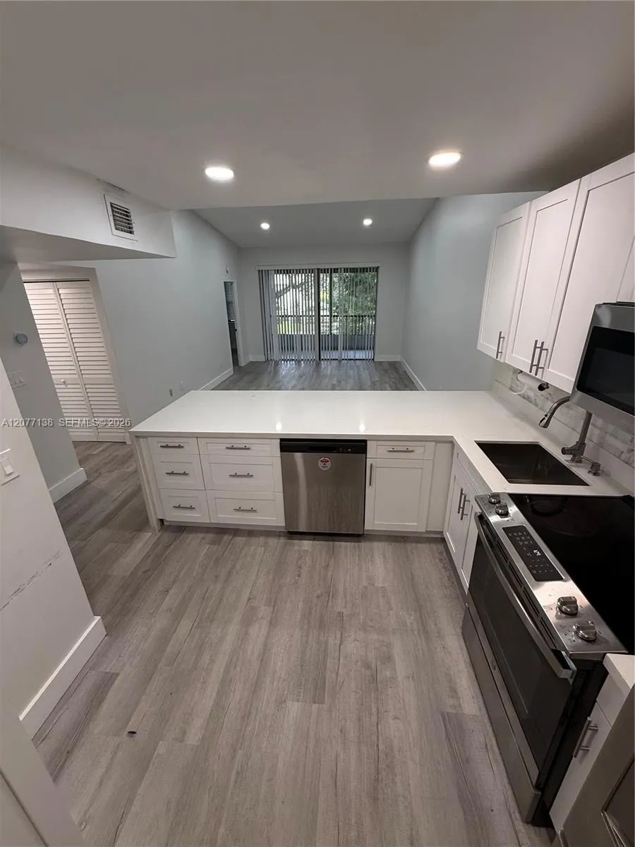 40 NW 76th ave #205-1 Plantation, FL 33324