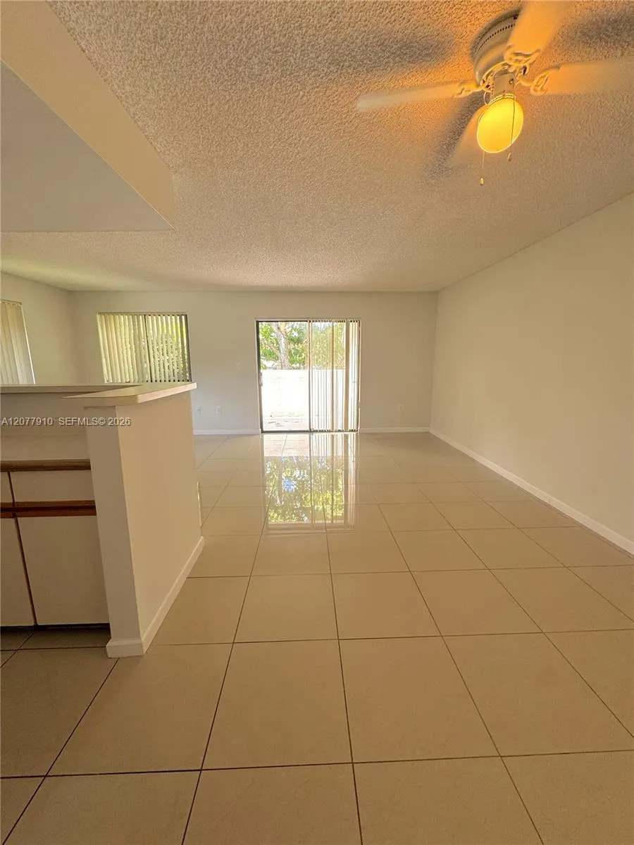 3280 Coral Lake Ln #3280 Coral Springs, FL 33065