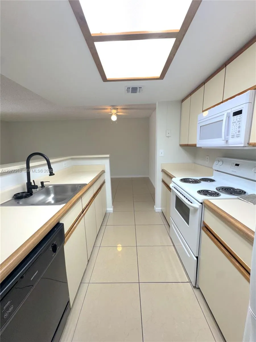 3280 Coral Lake Ln #3280 Coral Springs, FL 33065