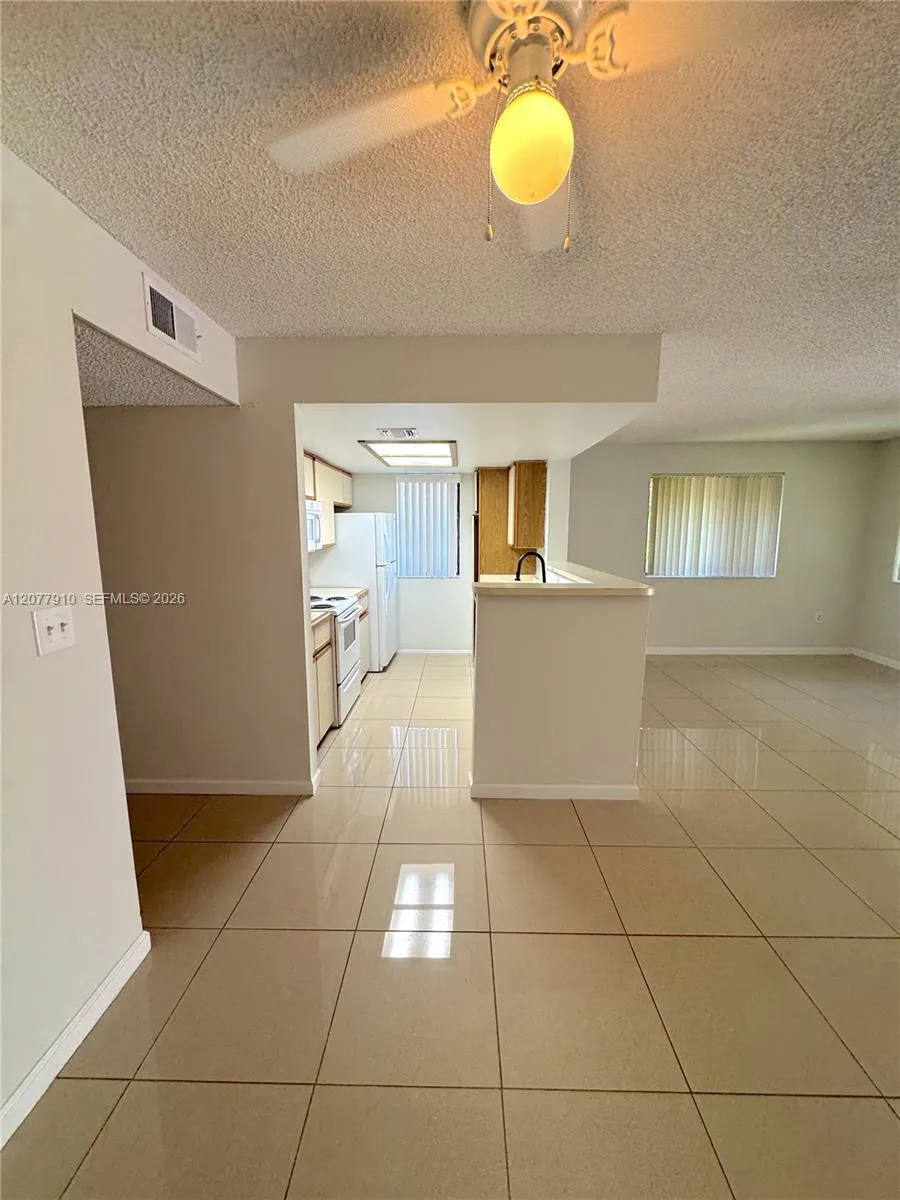 3280 Coral Lake Ln #3280 Coral Springs, FL 33065