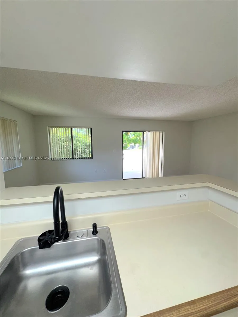 3280 Coral Lake Ln #3280 Coral Springs, FL 33065