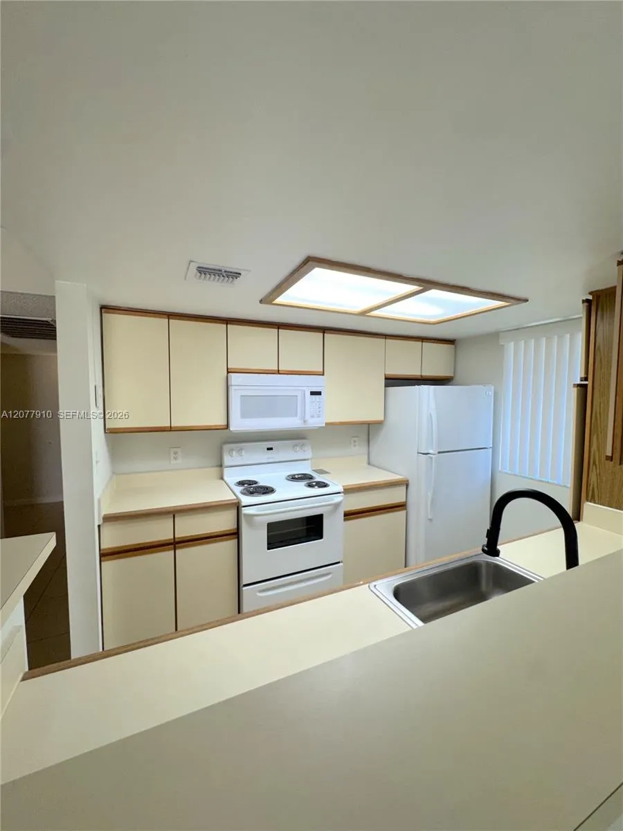 3280 Coral Lake Ln #3280 Coral Springs, FL 33065