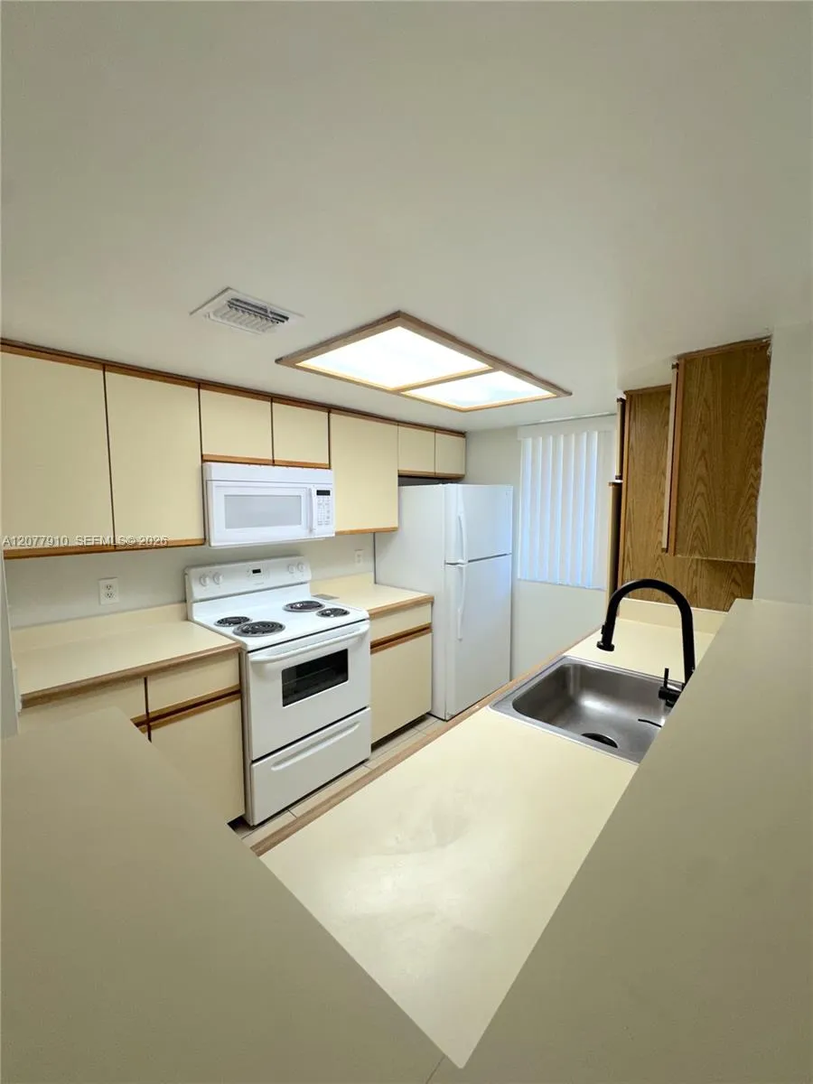 3280 Coral Lake Ln #3280 Coral Springs, FL 33065