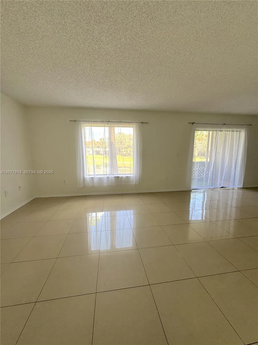 3252 Coral Lake Ln #3252 Coral Springs, FL 33065