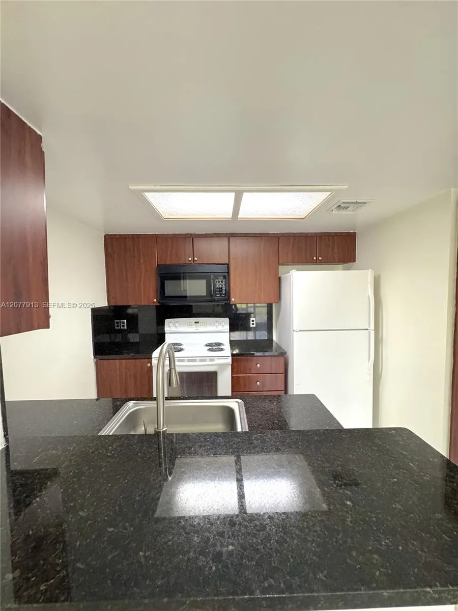3252 Coral Lake Ln #3252 Coral Springs, FL 33065