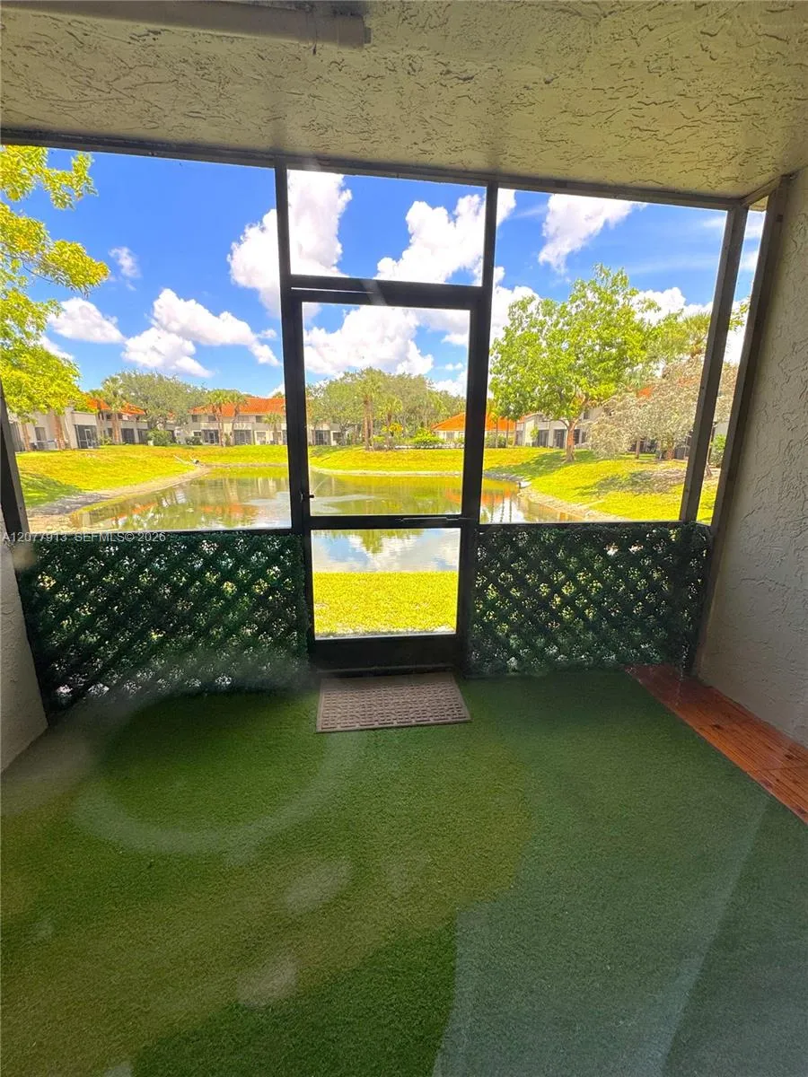 3252 Coral Lake Ln #3252 Coral Springs, FL 33065