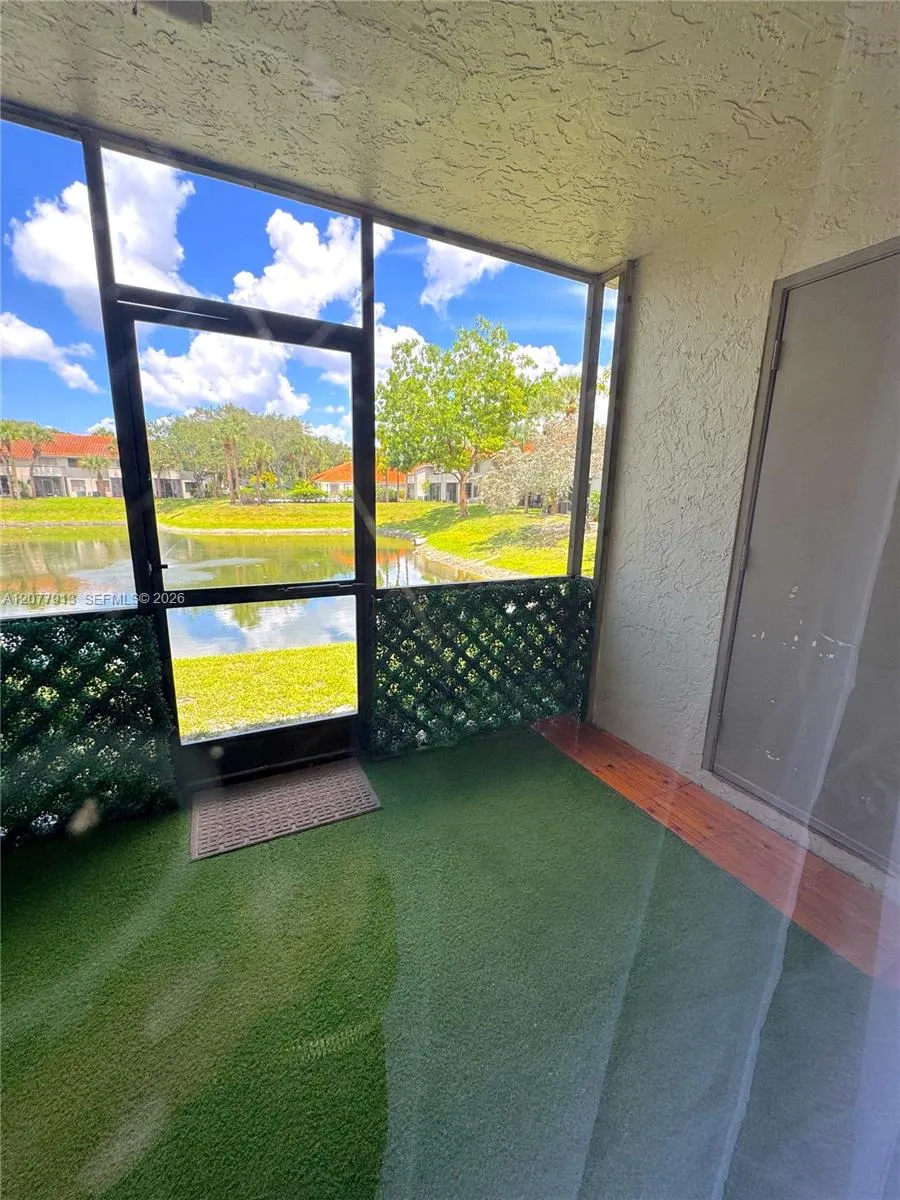 3252 Coral Lake Ln #3252 Coral Springs, FL 33065