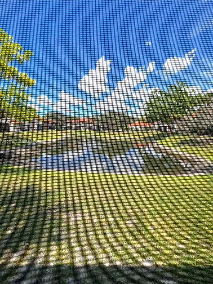 3252 Coral Lake Ln #3252 Coral Springs, FL 33065