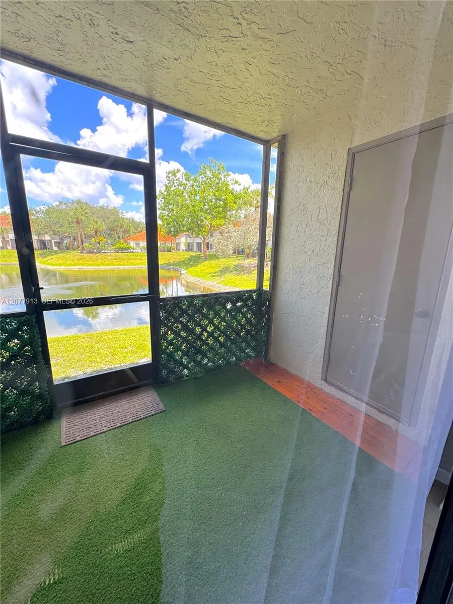 3252 Coral Lake Ln #3252 Coral Springs, FL 33065
