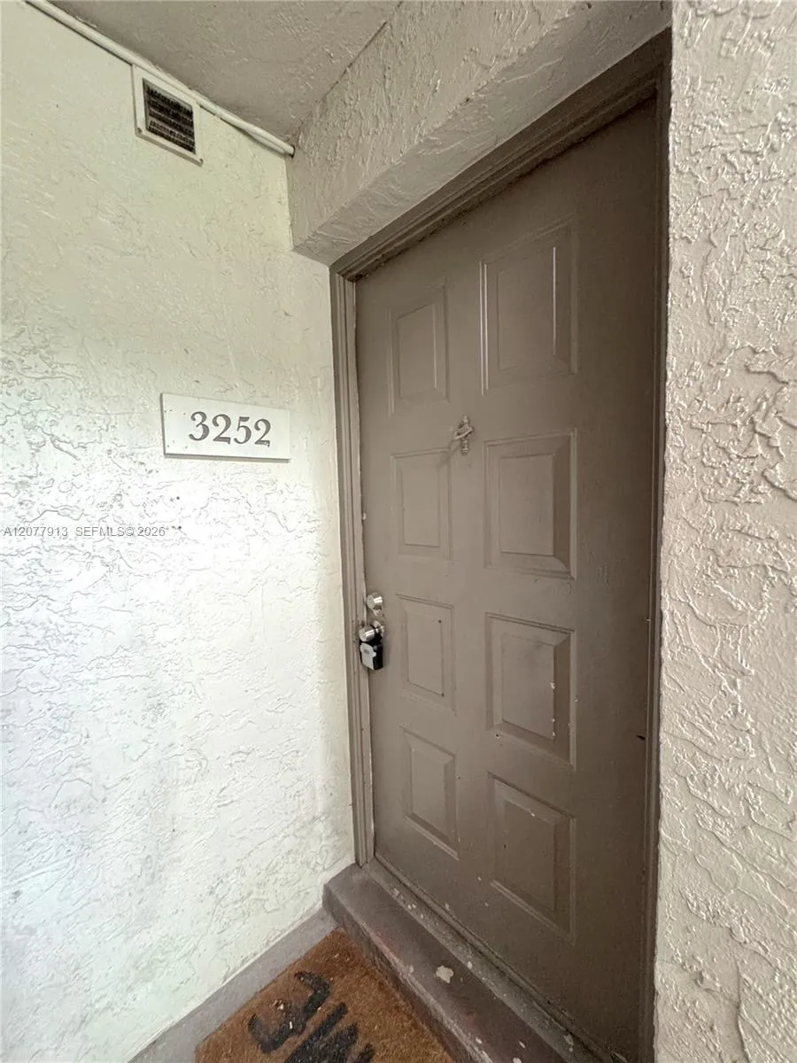 3252 Coral Lake Ln #3252 Coral Springs, FL 33065