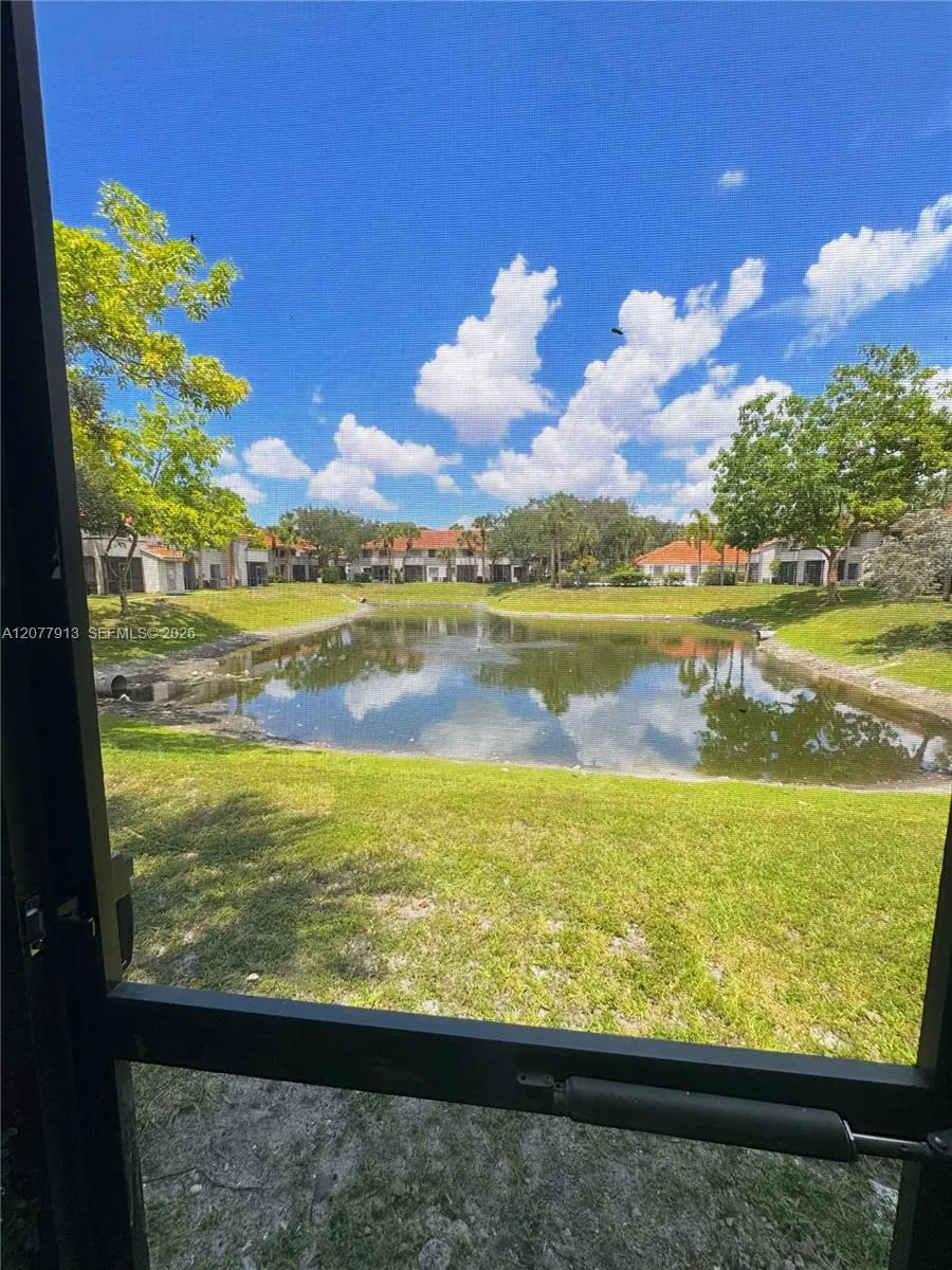 3252 Coral Lake Ln #3252 Coral Springs, FL 33065