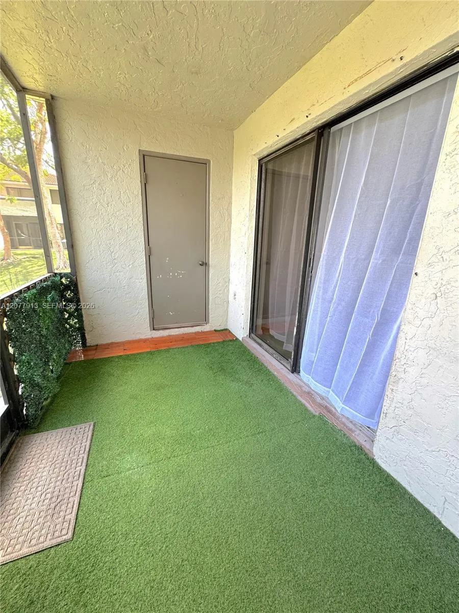 3252 Coral Lake Ln #3252 Coral Springs, FL 33065