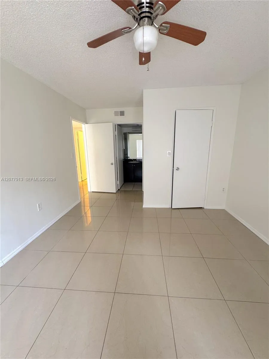 3252 Coral Lake Ln #3252 Coral Springs, FL 33065