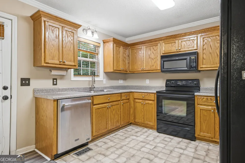 50 Oak Grove LN NW Adairsville, GA 30103