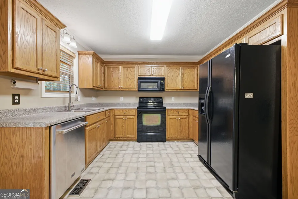 50 Oak Grove LN NW Adairsville, GA 30103