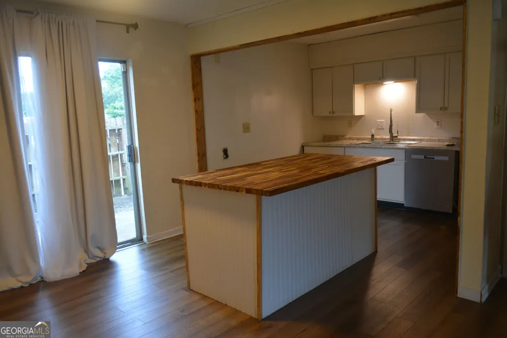 4701 Flat Shoals RD Union City, GA 30291