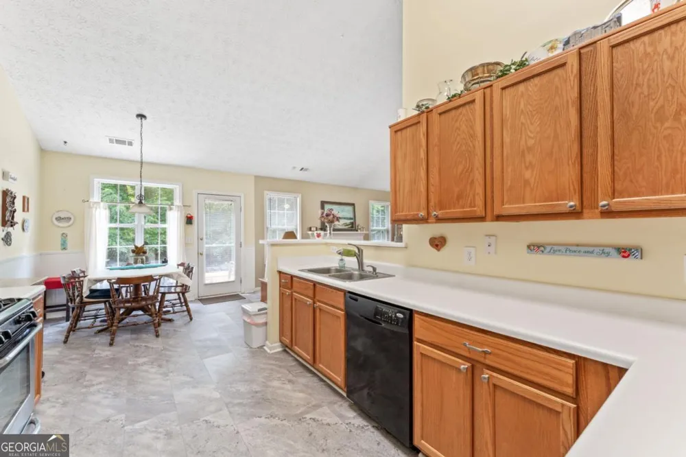 128 Fallow LN Acworth, GA 30101