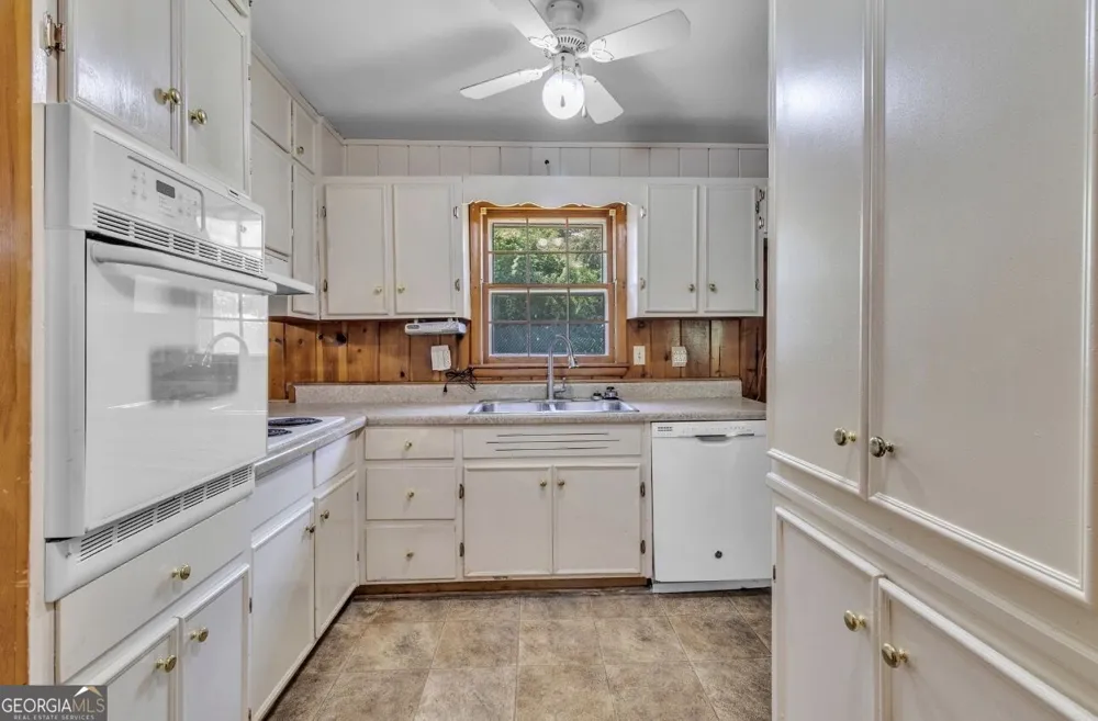 1937 Brannon DR Austell, GA 30106