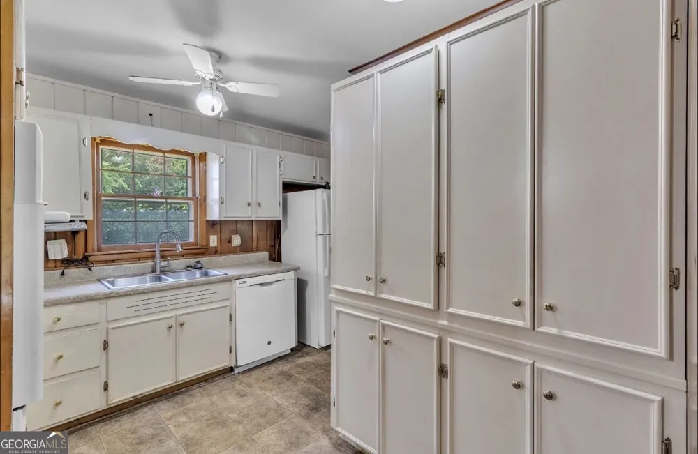 1937 Brannon DR Austell, GA 30106