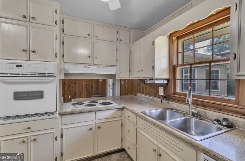 1937 Brannon DR Austell, GA 30106