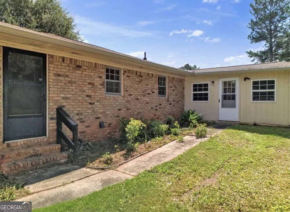 1937 Brannon DR Austell, GA 30106