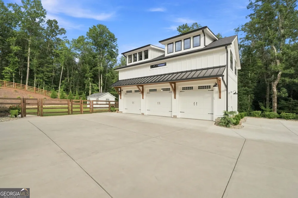 145 London RD Ball Ground, GA 30107