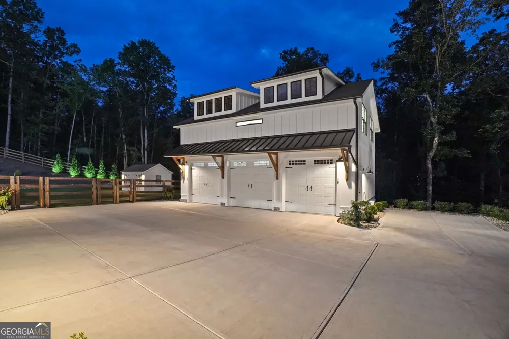 145 London RD Ball Ground, GA 30107