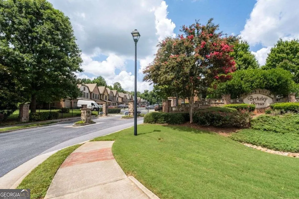 4922 Berkeley Oak CIR Peachtree Corners, GA 30092