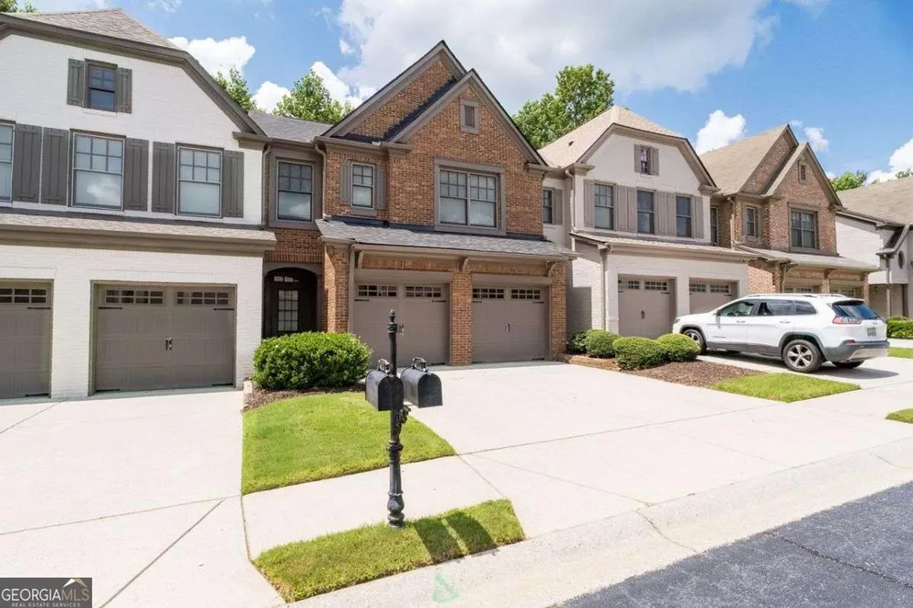 4922 Berkeley Oak CIR Peachtree Corners, GA 30092