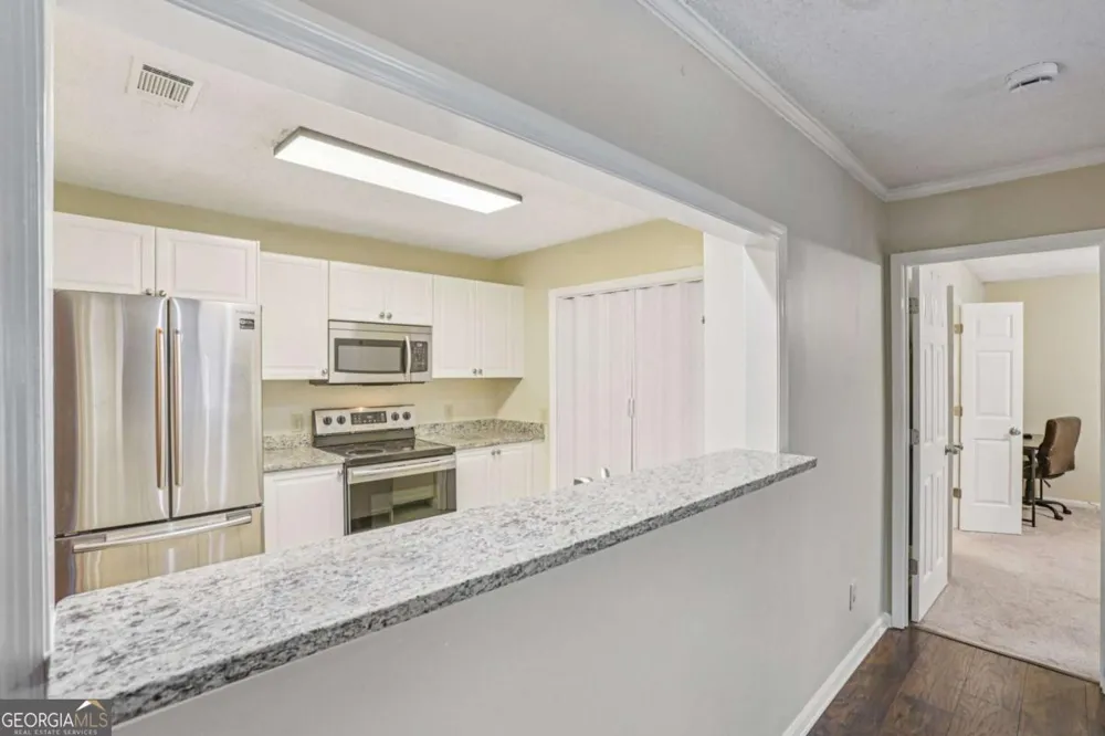 208 Bainbridge DR Sandy Springs, GA 30327