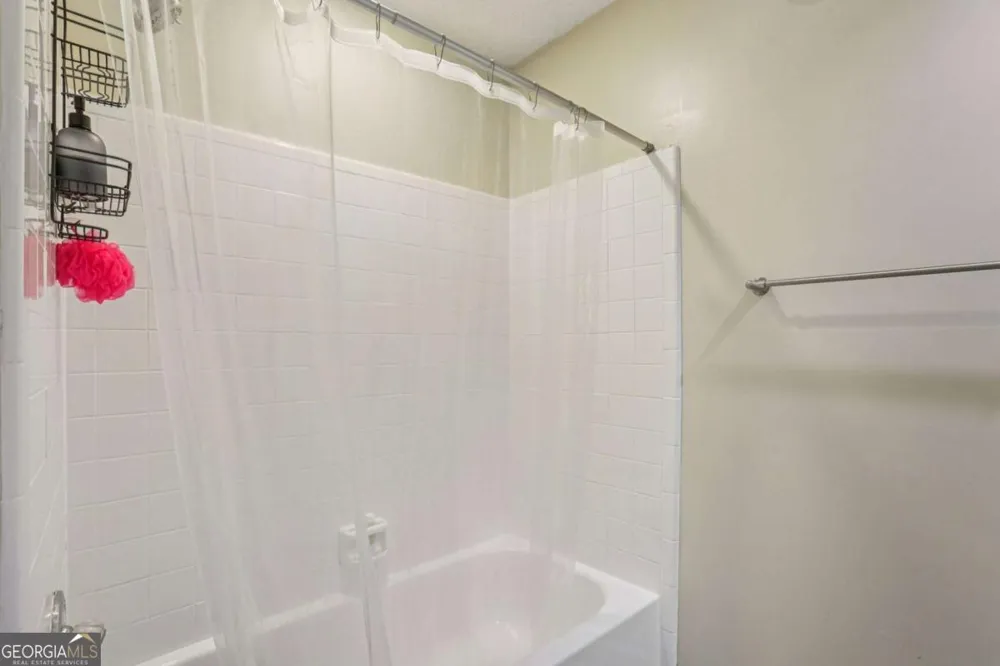208 Bainbridge DR Sandy Springs, GA 30327