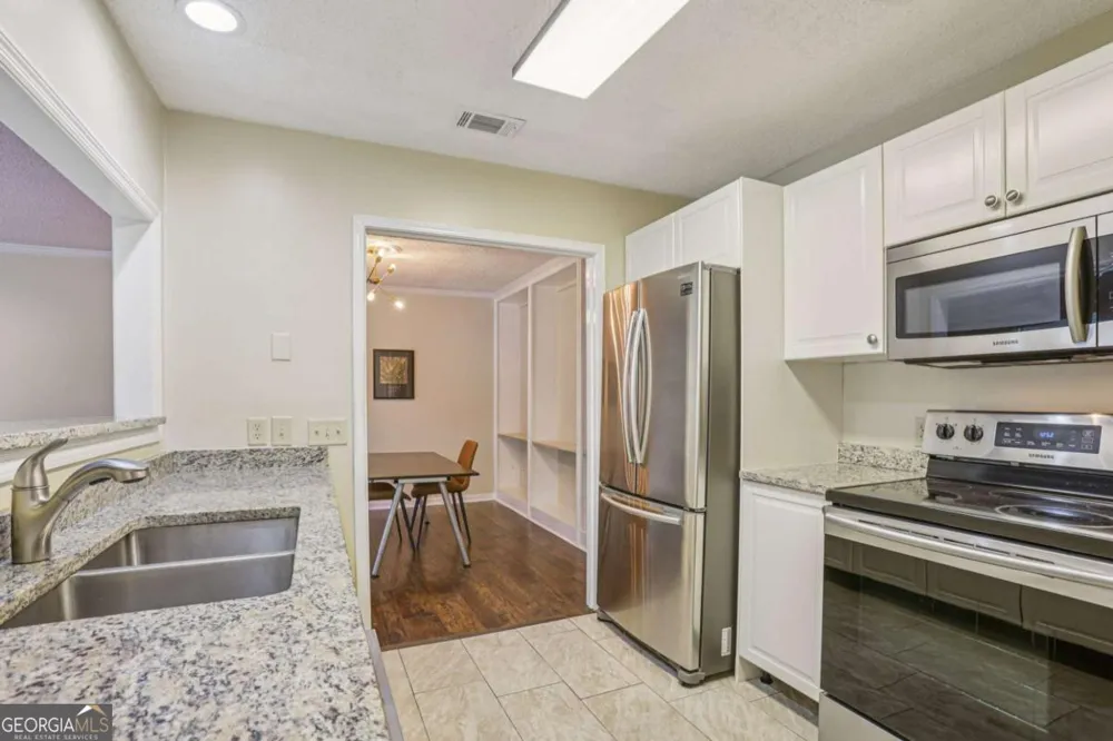 208 Bainbridge DR Sandy Springs, GA 30327
