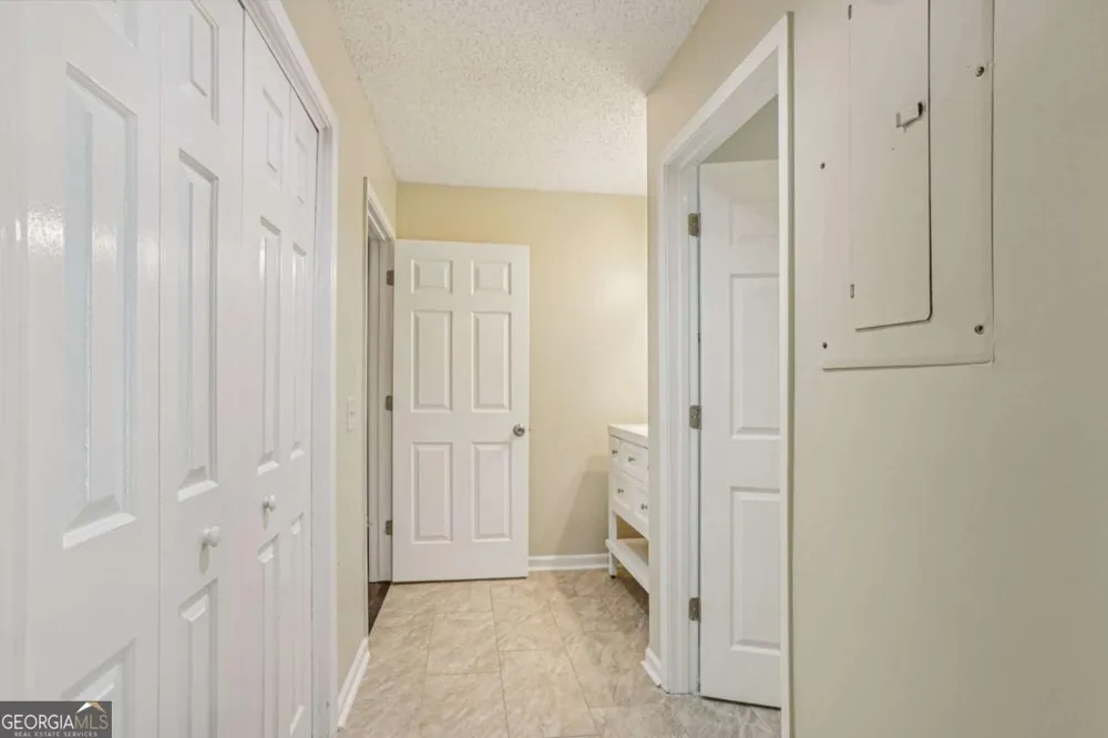 208 Bainbridge DR Sandy Springs, GA 30327
