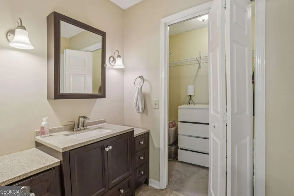 208 Bainbridge DR Sandy Springs, GA 30327