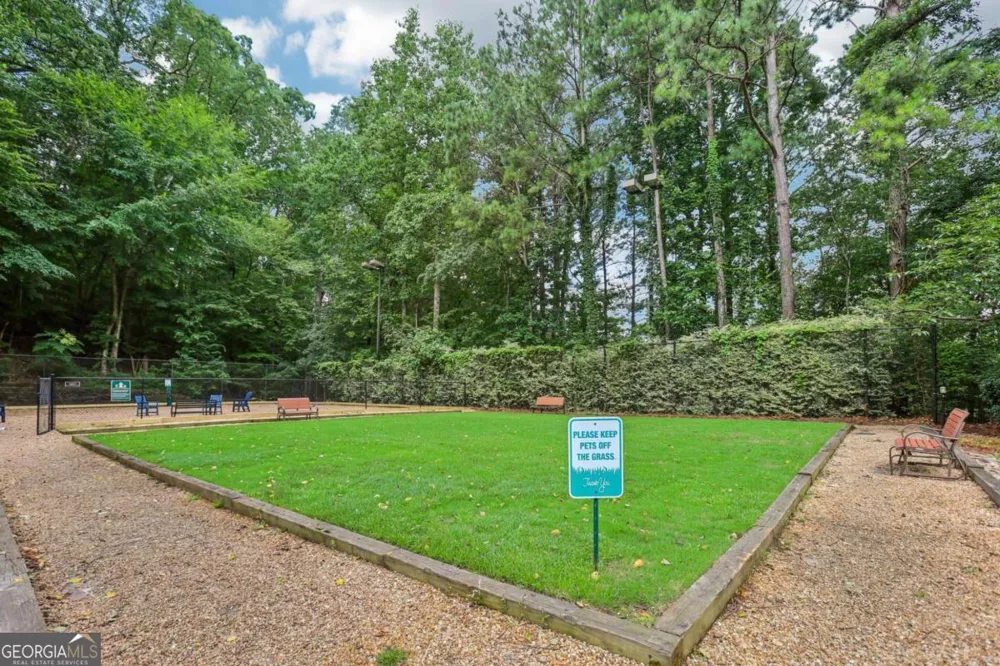 208 Bainbridge DR Sandy Springs, GA 30327