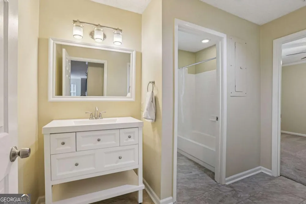 208 Bainbridge DR Sandy Springs, GA 30327