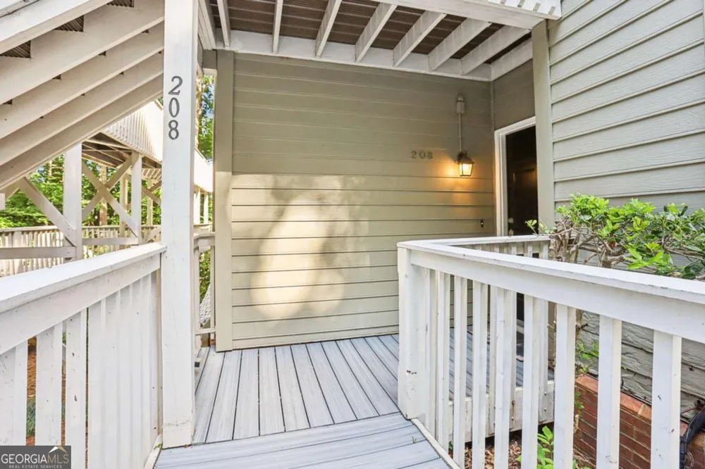 208 Bainbridge DR Sandy Springs, GA 30327