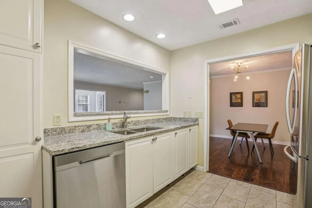 208 Bainbridge DR Sandy Springs, GA 30327