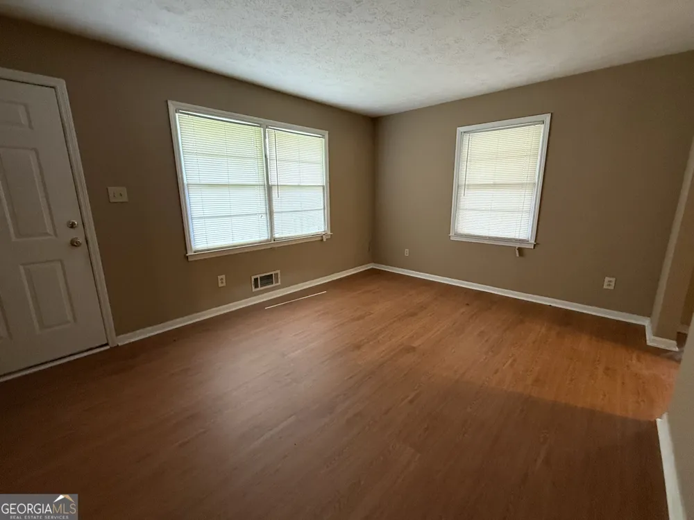 6988 Fielder RD Rex, GA 30273