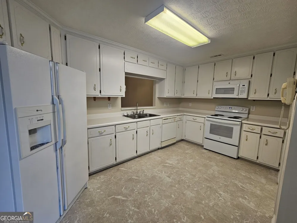 235 Monmouth DR Fayetteville, GA 30214