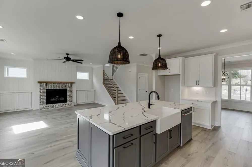 175 Swimming Pool RD Buford, GA 30518