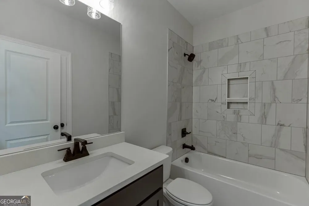 175 Swimming Pool RD Buford, GA 30518