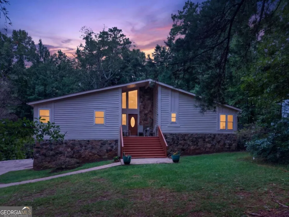 6715 Live Oak LN Douglasville, GA 30135