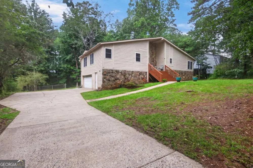 6715 Live Oak LN Douglasville, GA 30135