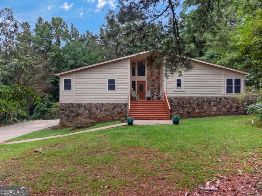 6715 Live Oak LN Douglasville, GA 30135