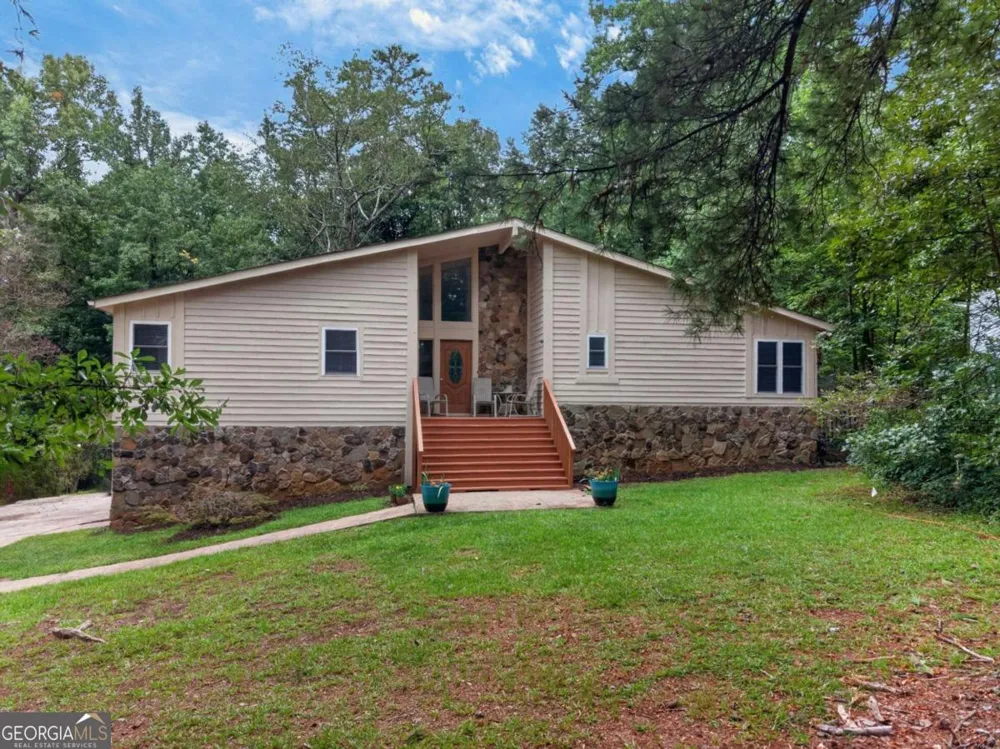 6715 Live Oak LN Douglasville, GA 30135