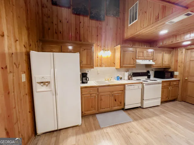 893 Hooper RD Cleveland, GA 30528