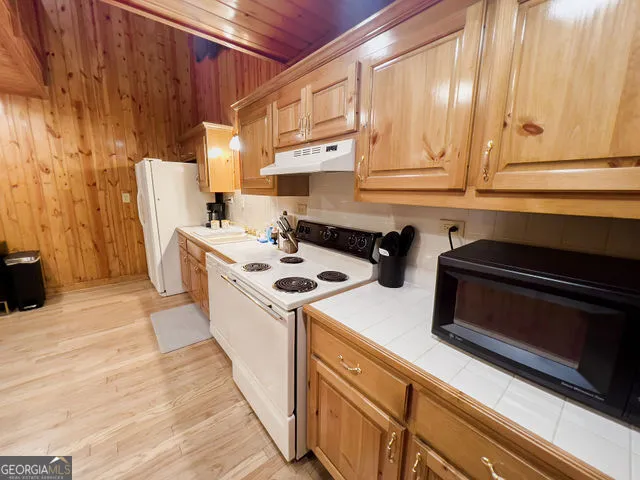 893 Hooper RD Cleveland, GA 30528