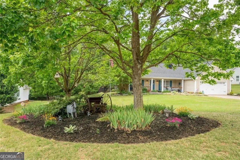 329 Tallassee LN Statham, GA 30666